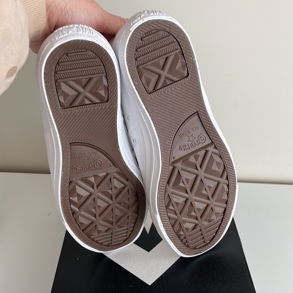 sold *** do not buy Converse Madison mid size 7.5 - Picture 2 of 4